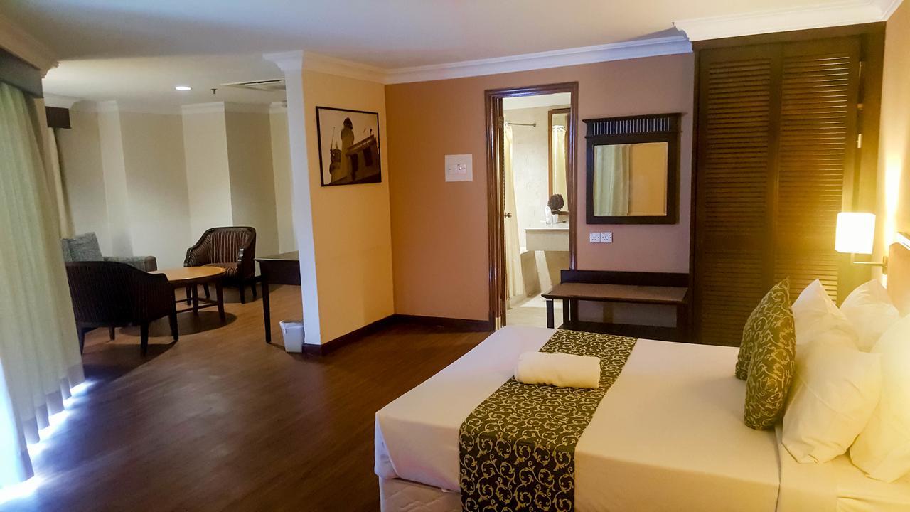 Hotel Legacy Port Dickson Esterno foto