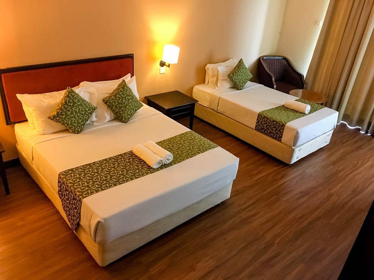 Hotel Legacy Port Dickson Esterno foto