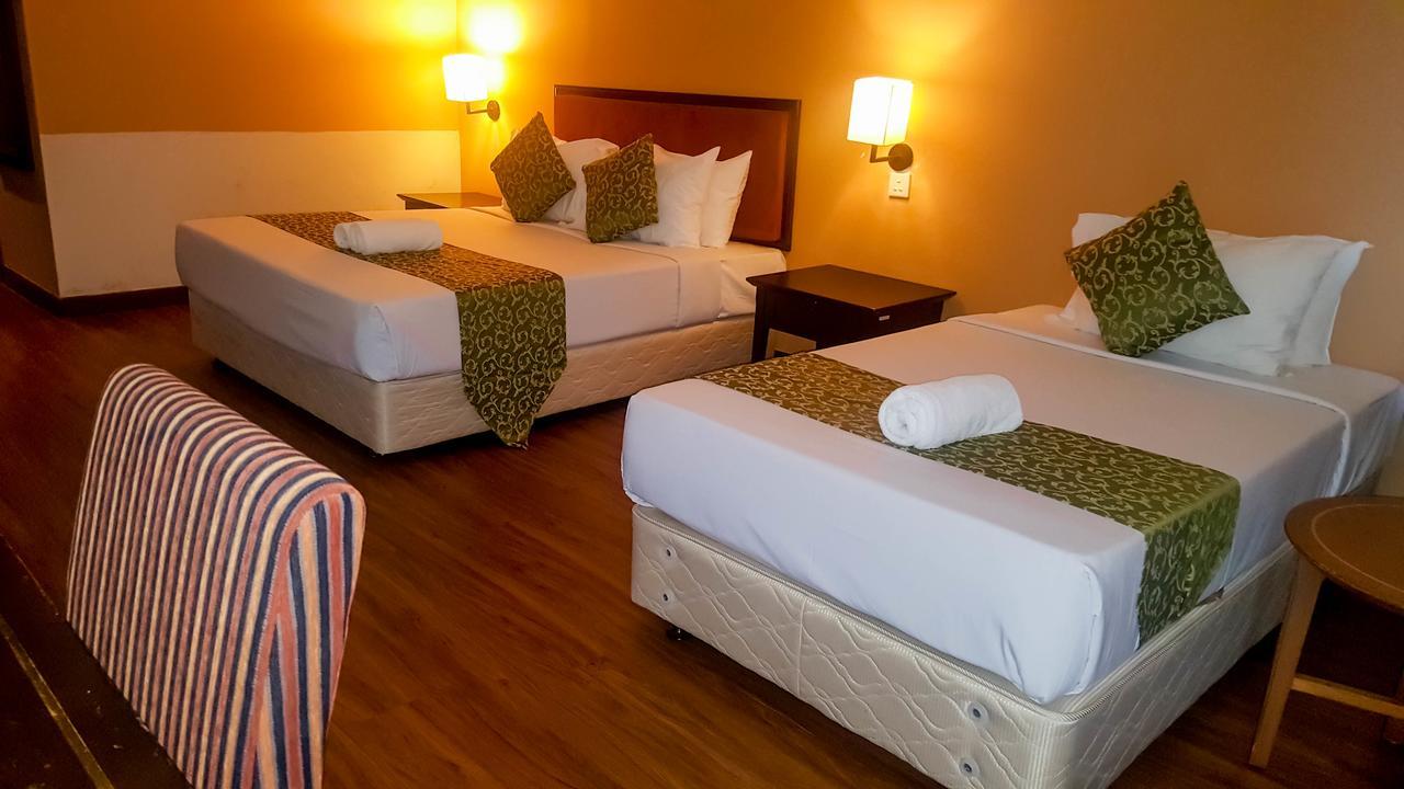 Hotel Legacy Port Dickson Esterno foto
