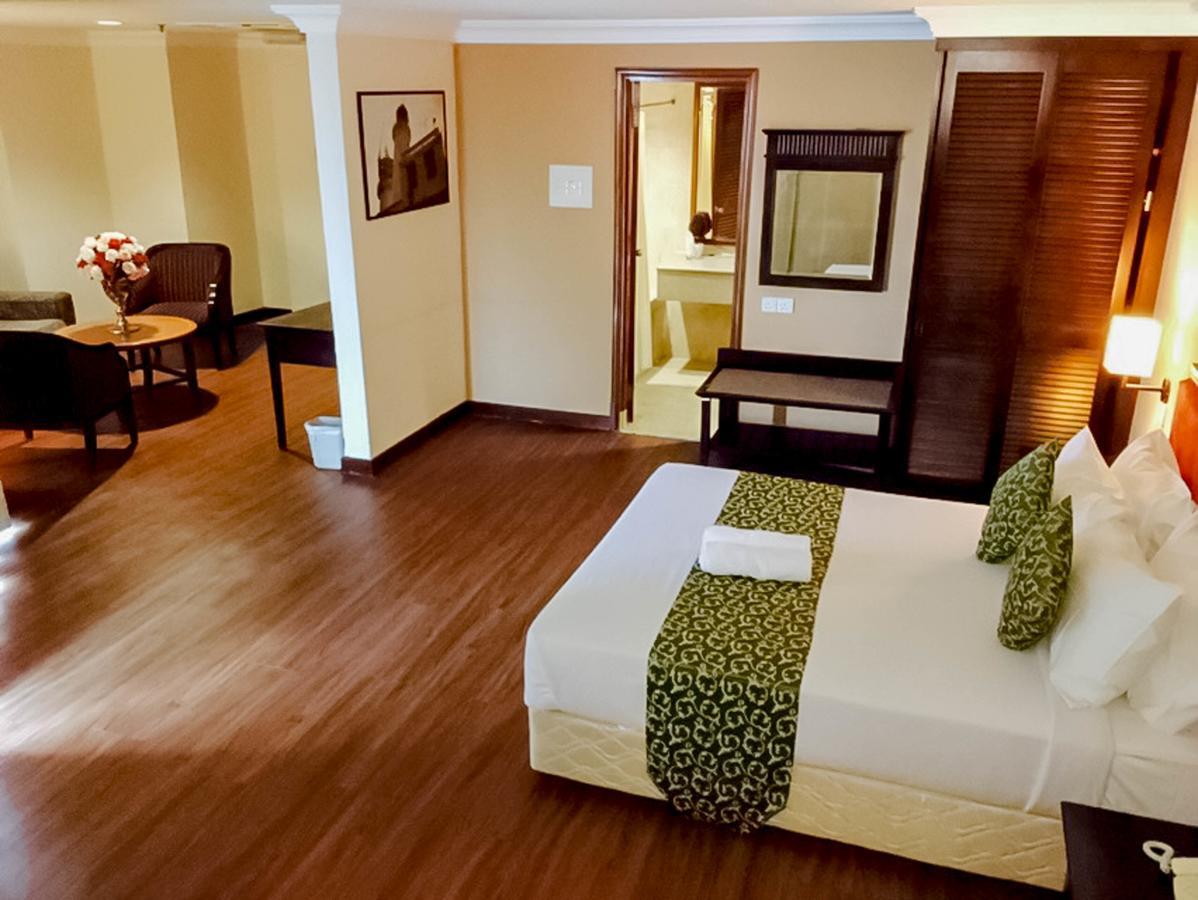 Hotel Legacy Port Dickson Esterno foto